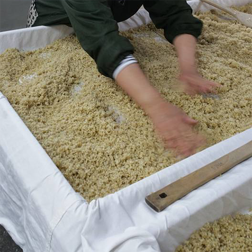 昔ながらの製法と素材、こだわりの手作り味噌